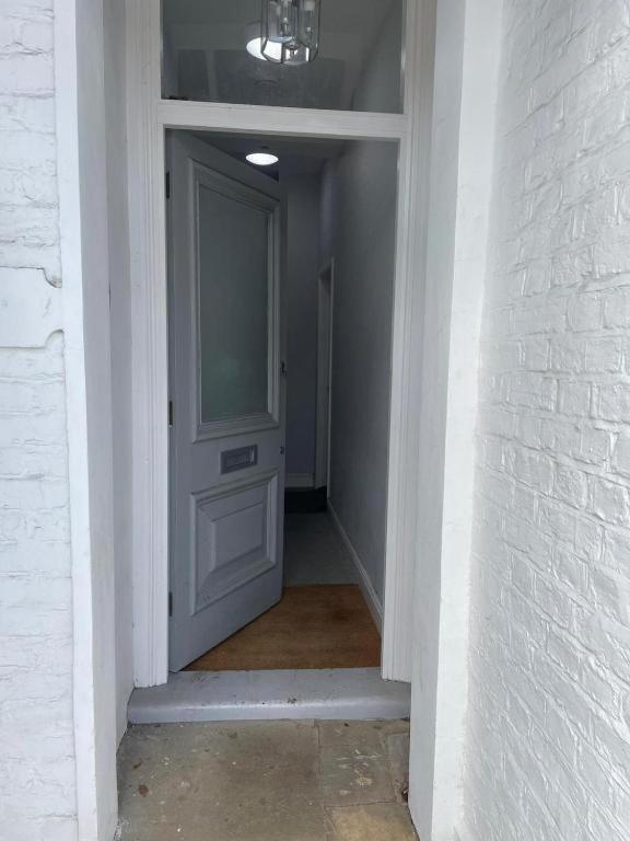 Stylish 1 Bed Flat With Private Terrace In Wimbledon - 3 The Queens 伦敦 外观 照片